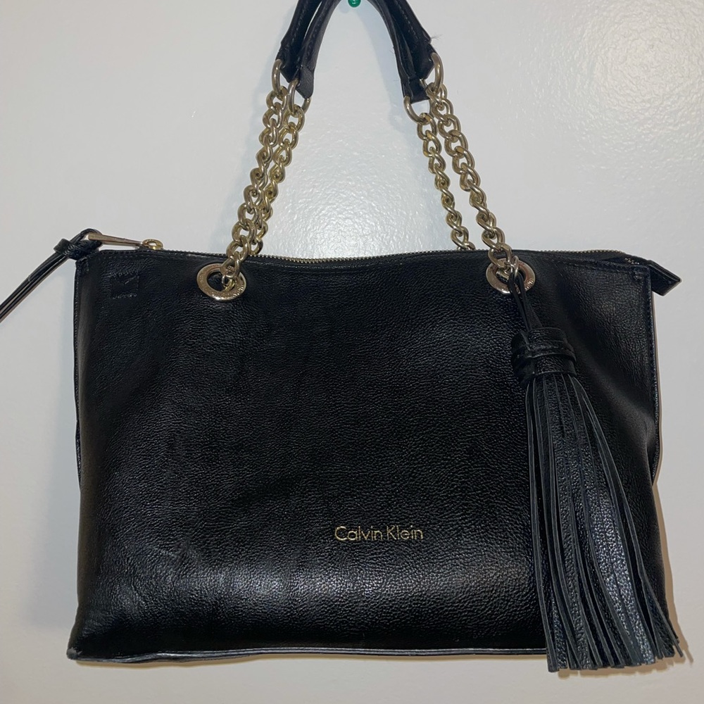 Medium sized black bag